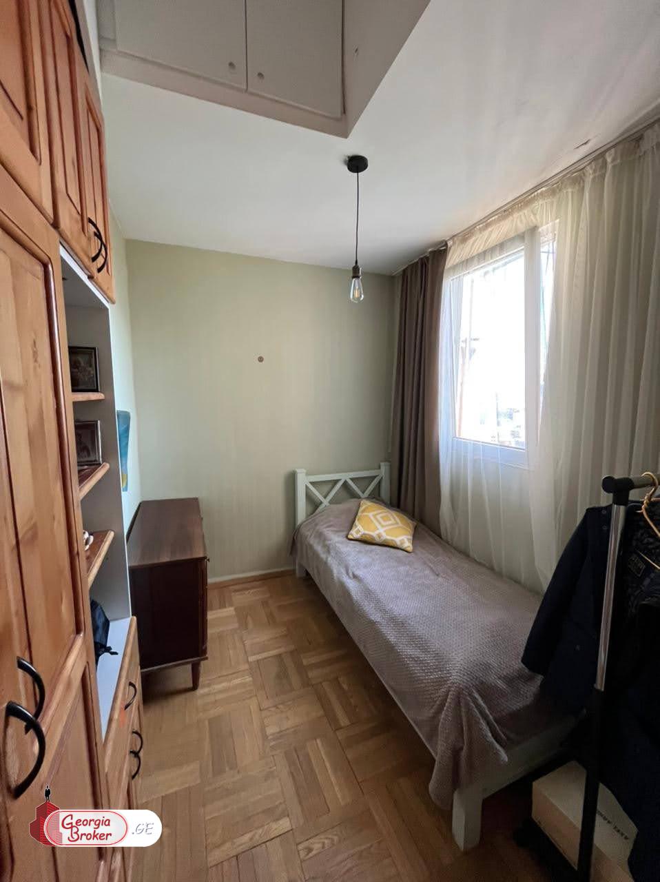 იყიდება ახალი გარემონტებული 4 ოთახიანი ბინა